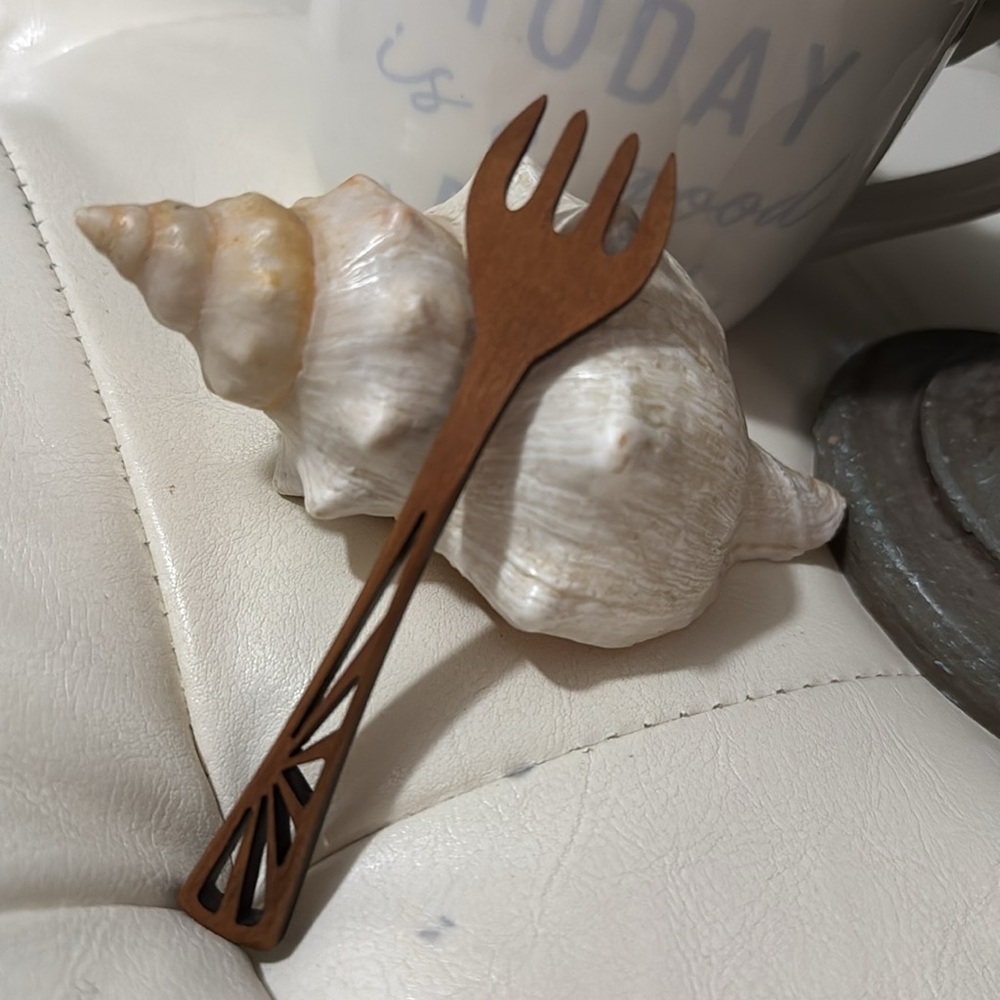 New K Design 4 inch Fork-Carved Wood-Gallery Collection